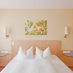 Luise 3* Erlangen